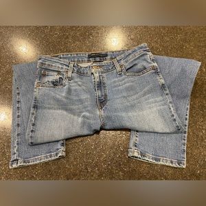 LEVI'S Mid Rise Skinny Women’s Size 12 Med Wash Stretch Denim Jeans.